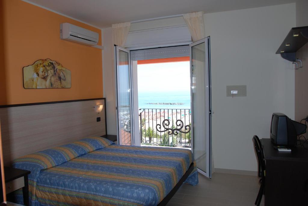 Hotel Cristall San Benedetto del Tronto Exterior foto