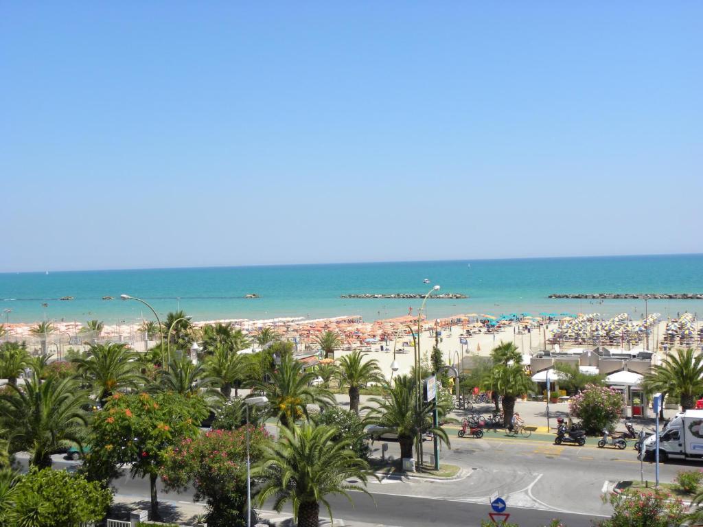 Hotel Cristall San Benedetto del Tronto Exterior foto