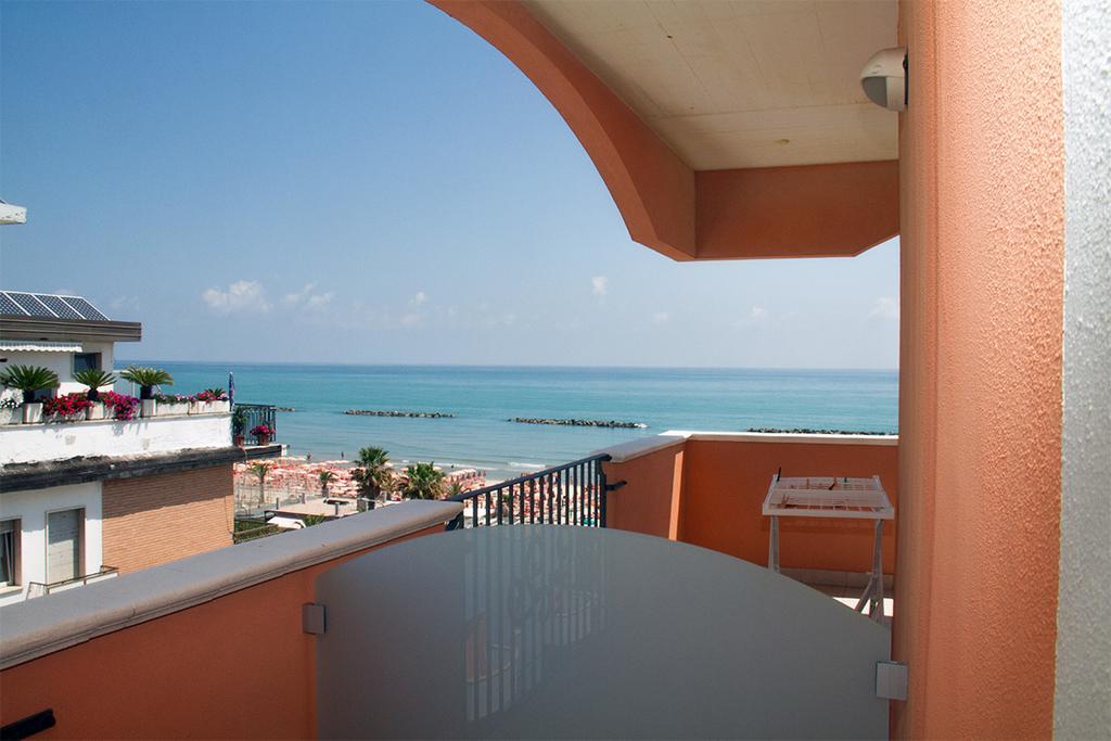 Hotel Cristall San Benedetto del Tronto Exterior foto