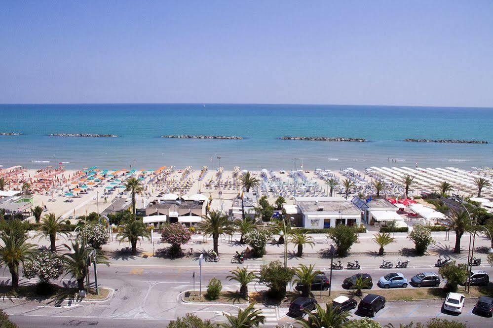 Hotel Cristall San Benedetto del Tronto Exterior foto